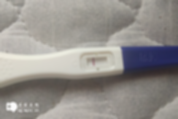 用眼影能看是否怀孕是真的吗？结果不准确建议还是用验孕棒