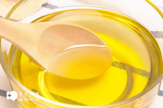 知识解答：11个月宝宝可以吃食用油吗？真相快来瞧