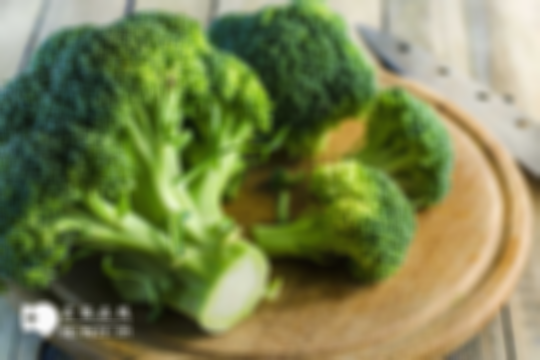 骨质疏松最怕这三种蔬菜，快告诉家中老人，坚持吃促进骨骼吸收！