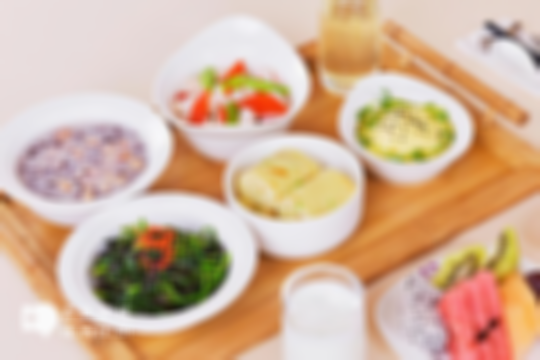 怀孕前三个月的禁忌食物大全，生冷、辛辣、油腻等食物，再馋嘴也不能吃