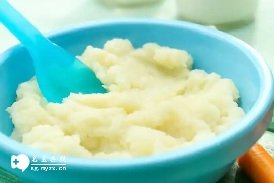 宝宝吃盐的最佳时间：注意这3个阶段，科学添盐助力宝宝健康成长！