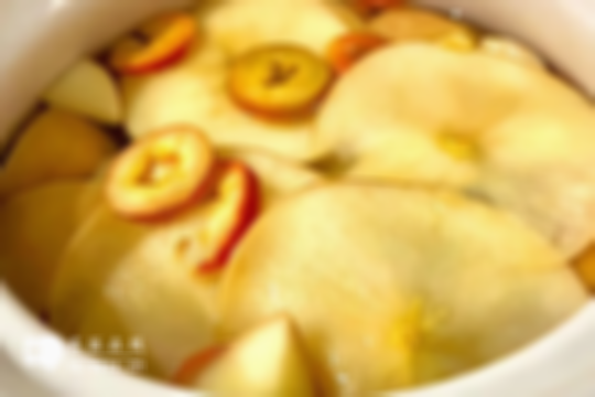 小儿脾虚积食怎么办，儿科医生建议：苹果山楂煮水有一定效果！快给孩子试试吧