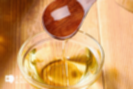 6个月宝宝首次尝试核桃油，五大危害家长必须关注！辅食“新宠”需谨慎